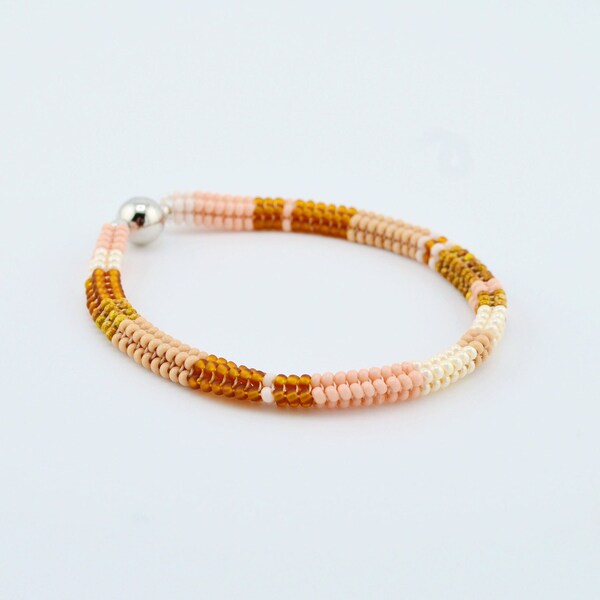 Neutral colors bracelet. Pastel peach beige honey beach bracelet. beadwork bracelet.