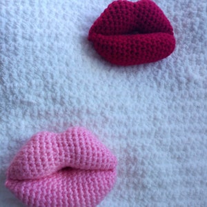 crochet lip pillow case pattern