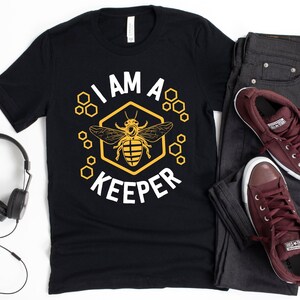 I Am A Keeper T-Shirt / Beekeeper Shirt / I'm A Keeper / Honey Bee Shirt / Honey Bees / Save The Bees Shirt / Bee Tee / Pollinator Shirt