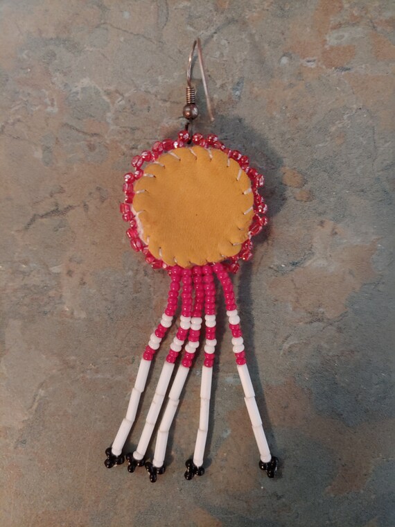 Vintage Native American Beaded, Leather Backed Ea… - image 4