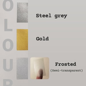 Peut inclure: Un tableau montrant diff&eacute;rentes couleurs de vinyle disponibles &agrave; l'achat. Les couleurs sont&nbsp;: noir graphite, gris acier, or, givr&eacute; (semi-transparent) et blanc.
