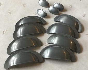 Juego de 8 tiradores de boticario vintage Tiradores de taza industriales vintage con 4 pomos a juego Tiradores de contenedores industriales vintage Centros de 2 1/2”