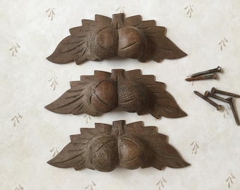 Antike geschnitzte Holz Apothekerschrank Griffe Satz von 3 handgeschnitzten antiken Holz Cup/Bin Schublade zieht 1800 viktorianische Holz Schublade zieht