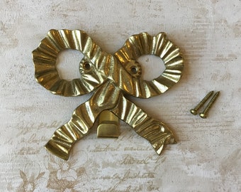 Brass Bow Hook, Large Vintage Brass Bow Hook, Vintage Jewelry