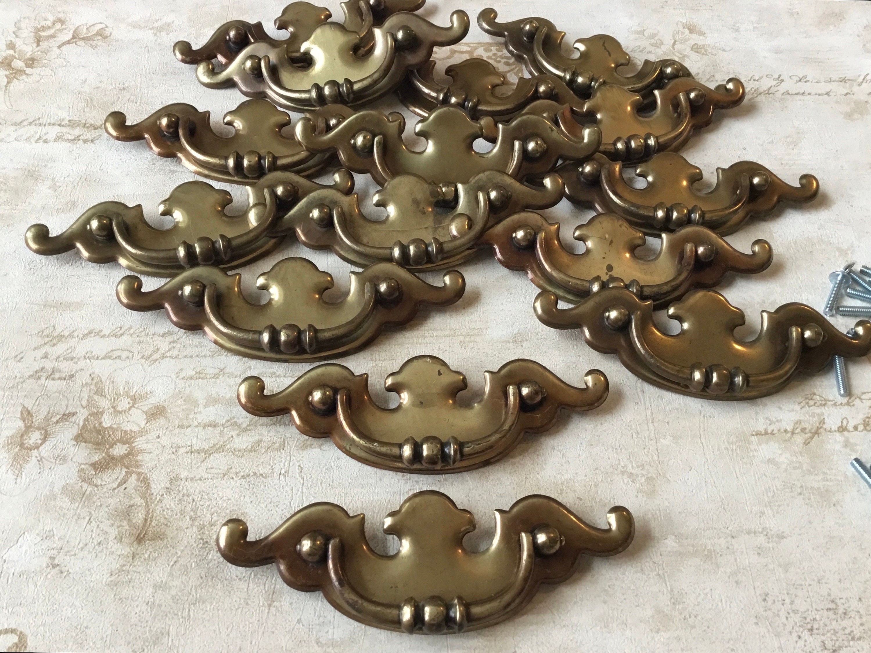 dresser drawer pulls vintage Antique Brass These backplate antique cabinet pulls offer a timeless antique brass finish that develops a unique patina over time Keeler Brass Company Vintage Dark