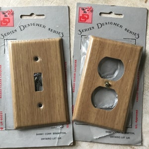 MCM Schalterplatten 1 vintage Steckdose Steckdose Schalterabdeckplatte mit 1 passenden einzelnen Lichtschalterplatte NOS helle Eiche Schalterplattenabdeckungen