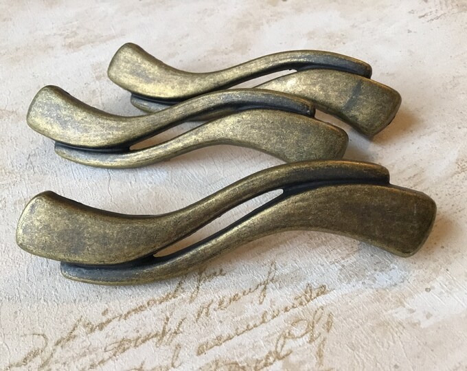 Vintage Curvy Drawer Handles Set of 3 Wavy 4 1/2 Pulls With 3 3/4 Centre Mounting Holes