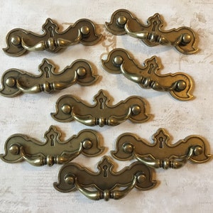 Vintage Chippendale Pulls, Amerock Keyhole Fixed Bail Handles, set of 8 Vintage 1976 Batwing Brass Drawer Handles
