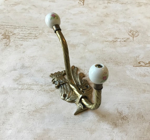 Vintage Rooster Hook Brass Double Hook With White Porcelain Floral Ends  Brass Rooster Double Wall Mounted Hook, Vintage Hat/coat/robe Hook -   Hong Kong