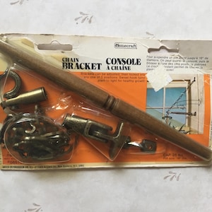 Swivel Plant Hook with chain Wall Bracket MCM New Old Stock, Original Package Sunhook 1970’s holds 16” plant pots with a capacity of 25 lbs.