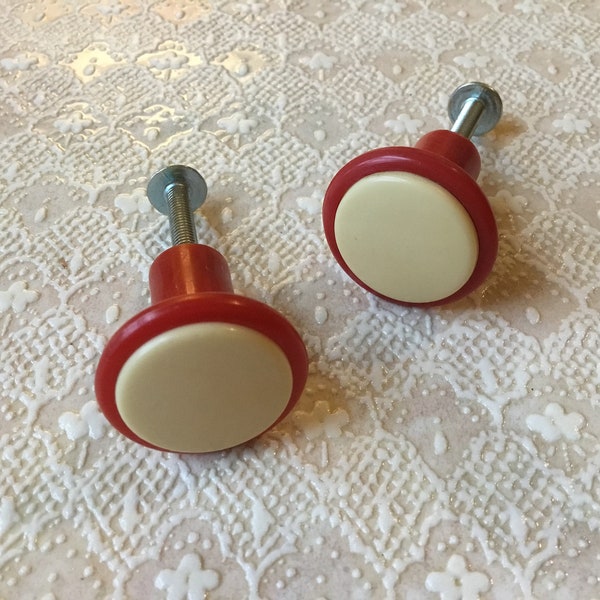 Red & White Art Deco 1940’s/1950’s Pair (2) of Ribbed Early Plastic Vintage Cupboard Handles, Red with White Stepped Bullseye Centre