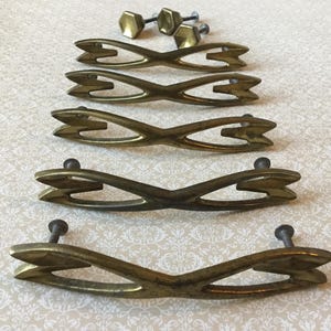 MCM messing trekkoorden Set van 5 vintage messing Keeler Brass Company ladegrepen met 3 bijpassende messing ladeknoppen met enkele montage