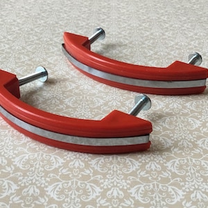 アールデコ レッド Frank Hacking レッド アールデコ 3 7/8インチ 1940年代 Hoosier サイドステップ 初期プラスチック ヴィンテージ ハンドル 2 3/4インチ センター