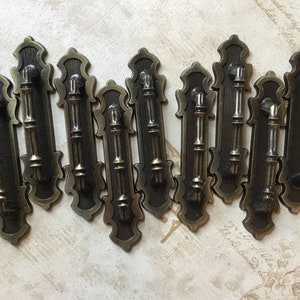 Set of 11 NOS Vintage 1961 Bronze National Lock Cupboard Handles, Drawer Pulls with matching backplates 3” centre mounting holes