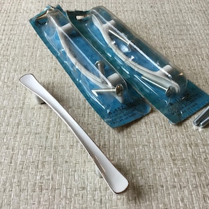 MCM White Drawer Pulls set of 3 New Old Stock A-102-C1 Amerock White with good accent Cupboard handles MCM 1950’s Cabinet handles
