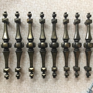 Ensemble de 10 poignées de tiroir MCM vintage de 5 7/8 po. avec trous de montage centraux de 4 1/4 po.