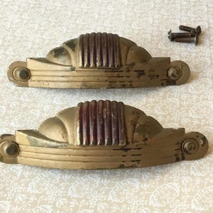Tiradores de cajón Art Déco, tiradores de mueble de boticario, par de tiradores de copa Art Déco recuperados, tiradores de cubo de basura Art Déco, orificios de montaje centrales de 4 1/4”.
