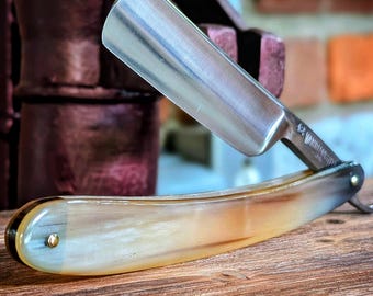NOS 6/8 Otto Bush World Master #42 Straight Razor,  Honey horn scales