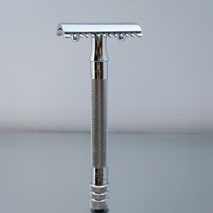 Merkur 25c Double Edge Safety Razor, Straight Cut, Double Chrome Machined DE Open Comb