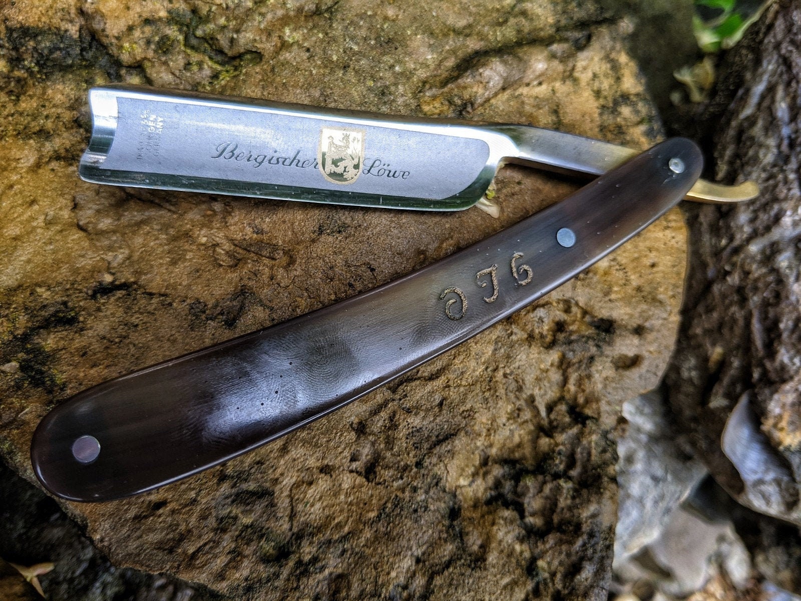 Bergischer Lowe Dovo Straight razor Worked Spine Horn scales 5/8 shave