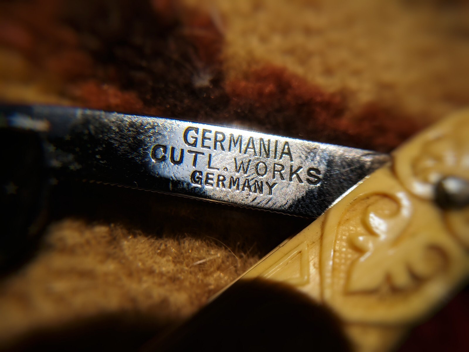 Germania Straight Razor Damascus Steel German Ornate Scales