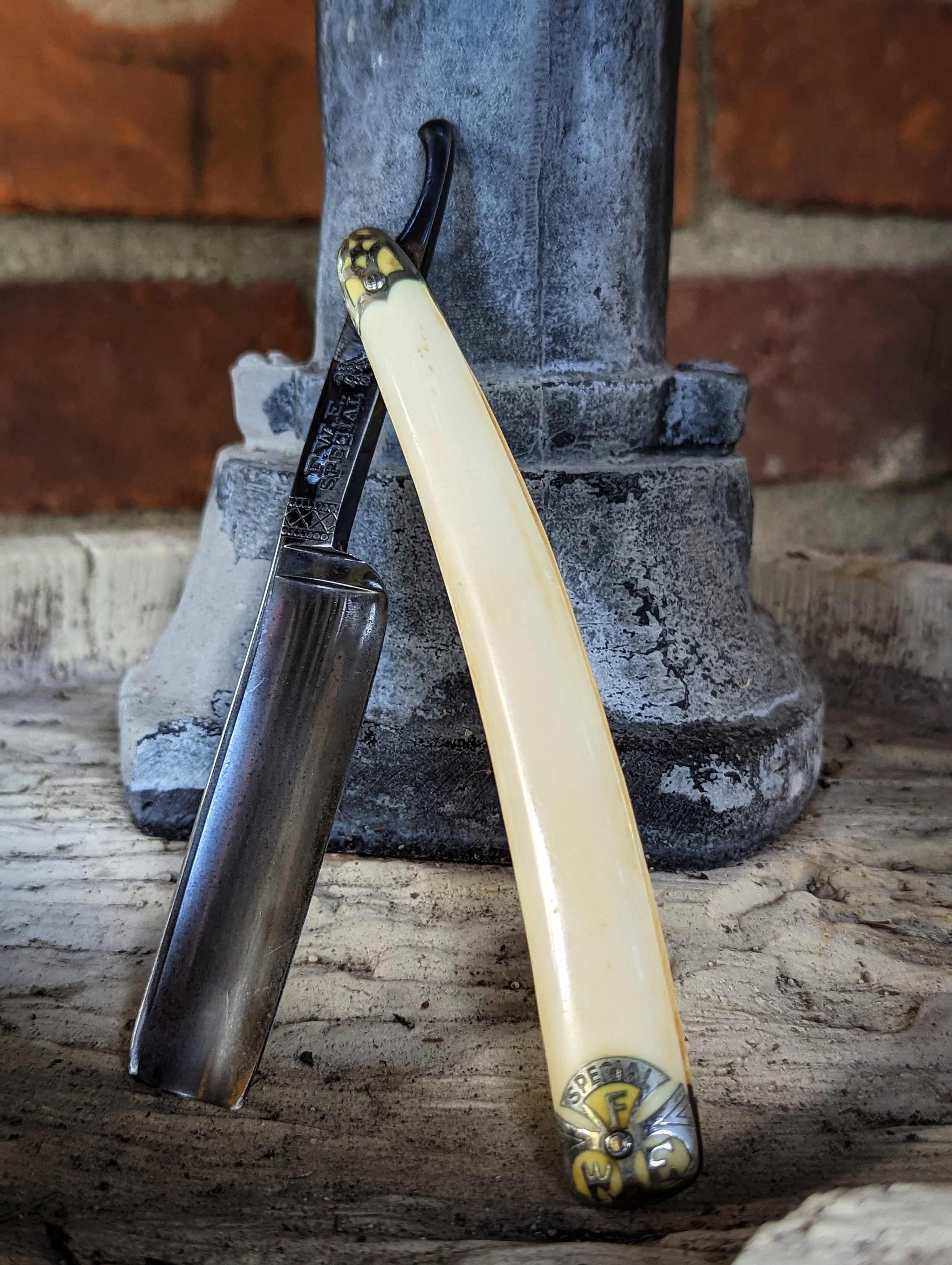 FW Engels 6/8 Shave Ready Straight Razor Fancy Ornate Scales Shave Ready