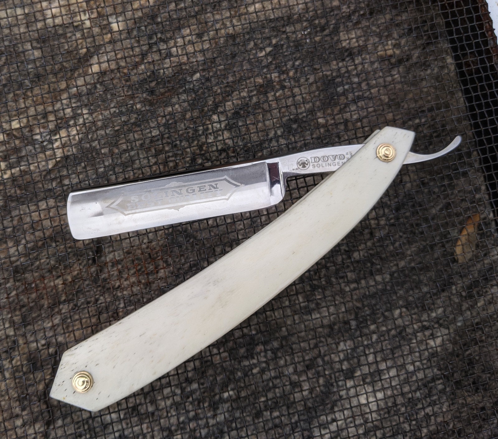 Dovo Custom Straight Razor Bone Scales brass 5/8