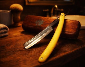 Vintage Puma 1938 Straight Razor 4/8 - Solingen Steel with Wood Case