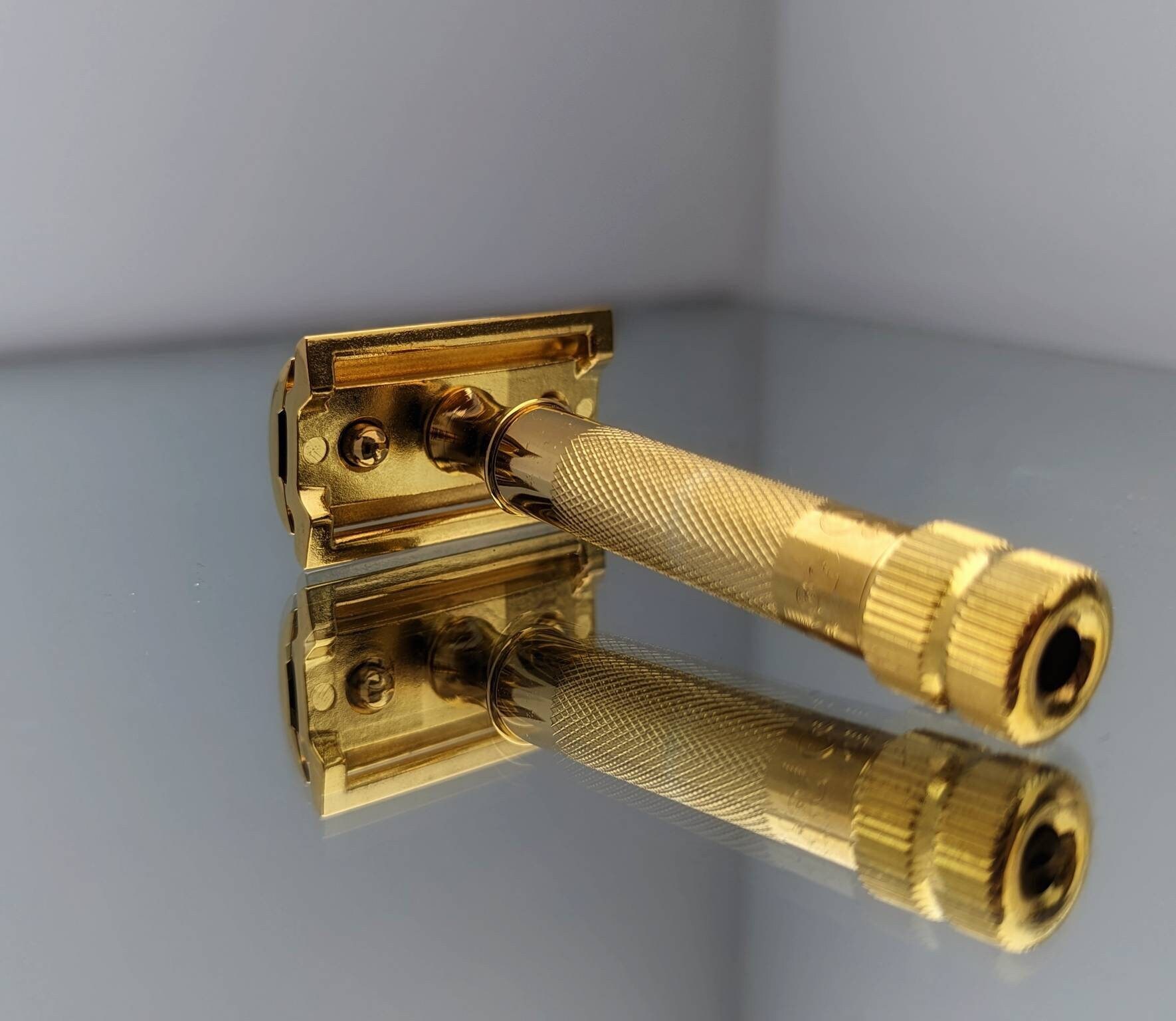 Merkur Double Edge Safety Razor, Straight Cut, extra thick gold plated