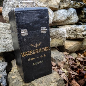 Wade and Butcher 15 Razor storage box. Museum piece