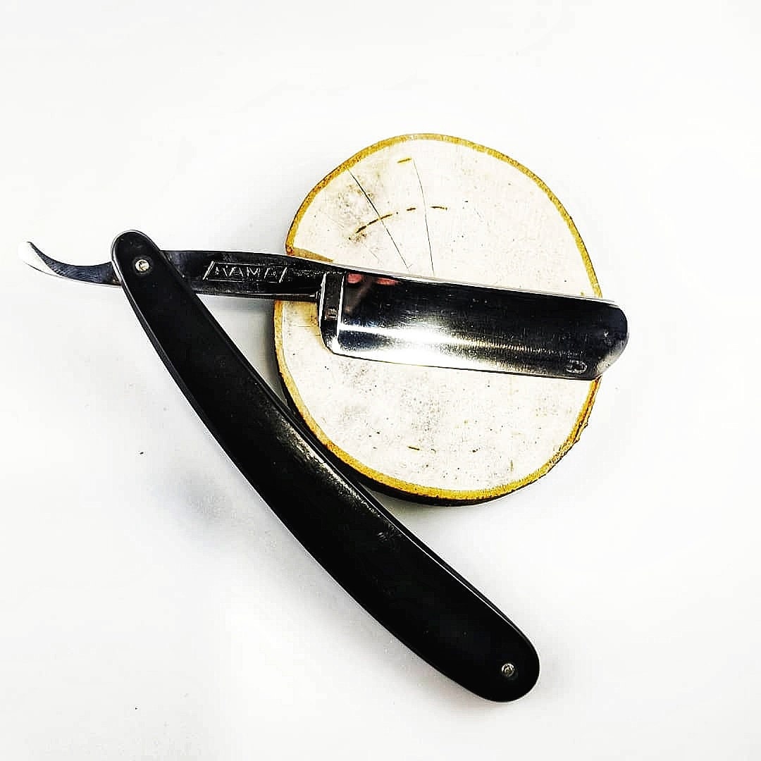 Kama Schaefer 47 straight razor C mon Scales MassiveSelf Care