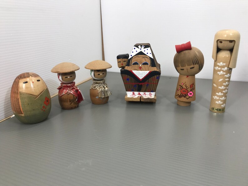 kokeshi wooden dolls