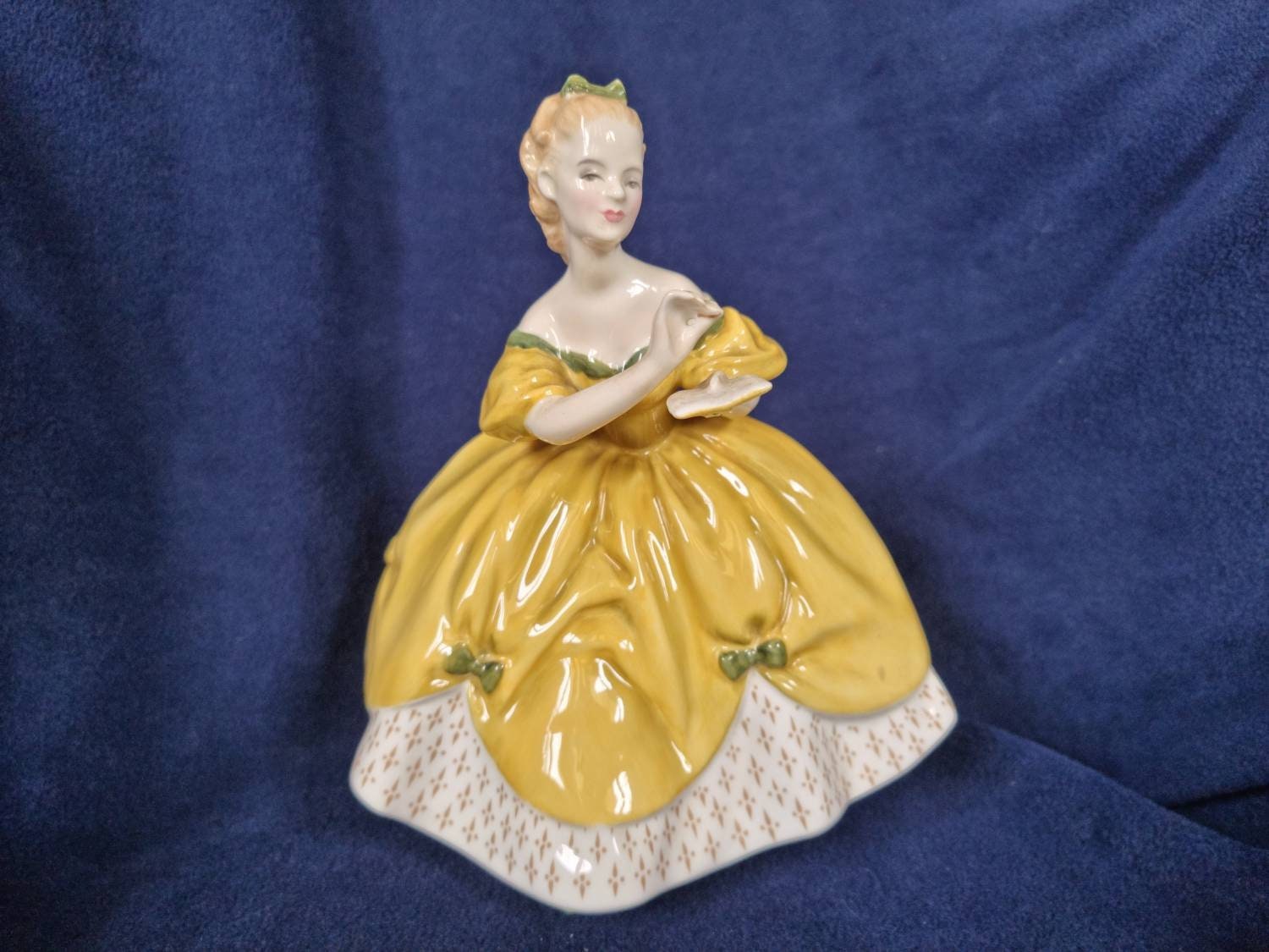 ロイヤルドルトン ラストワルツ フィギュリン 貴婦人 ロイヤルドルトン