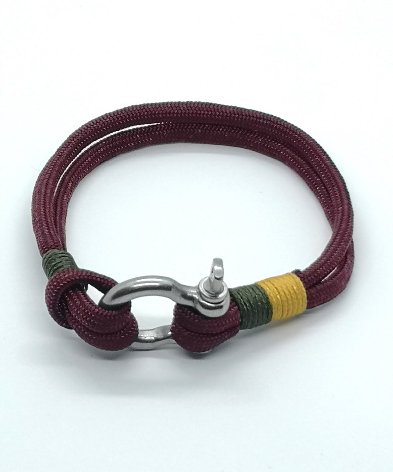 Bordeaux Small stainless steel shackle bracelet