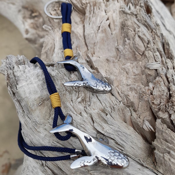 duo baleine, collier et bracelet, collier et porte clefs...