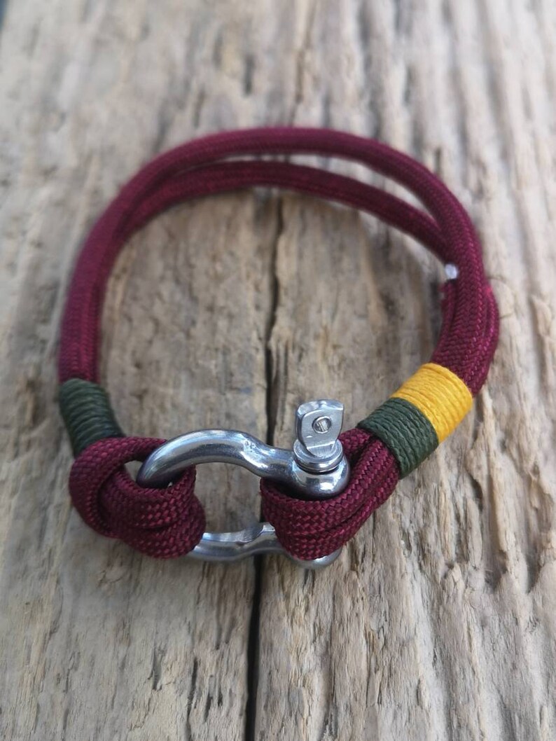 Bordeaux Small stainless steel shackle bracelet