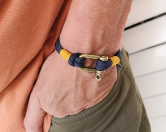 shackle bracelet