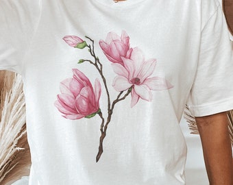 Camiseta de magnolia japonesa, camiseta con flores de acuarela. Ropa de primavera.