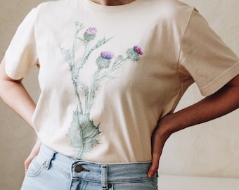 Camiseta Cardo: Camiseta con Planta Botánica en Acuarela de Anna Farba