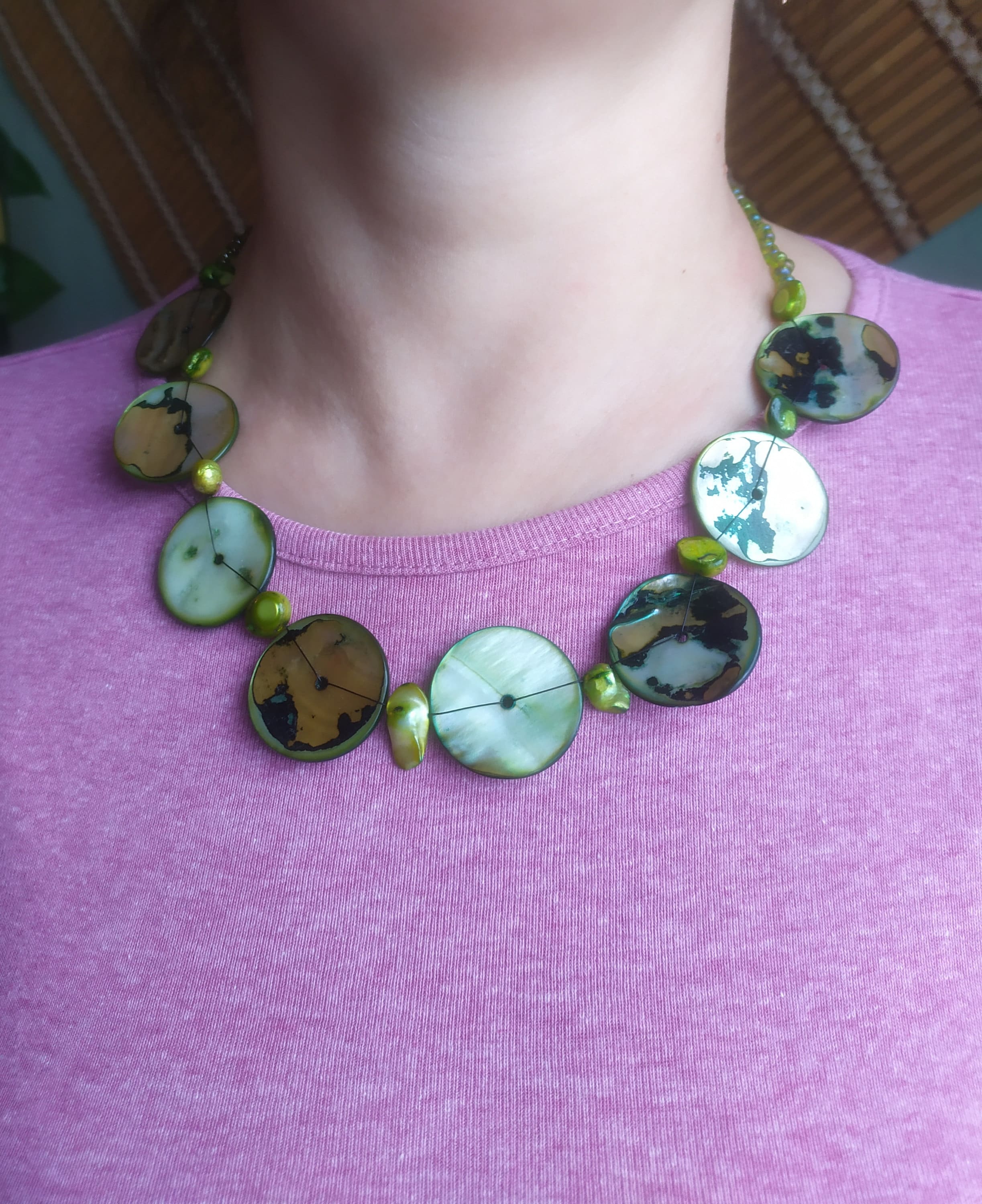Vintage Green Necklace Made of Mother-of-pearl Disks and Beads