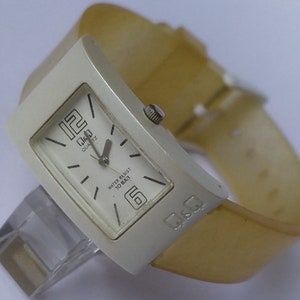 Vintage ladies watch Q&Q.White womans watch with silicone strap.Ladies wrist watch.NOS