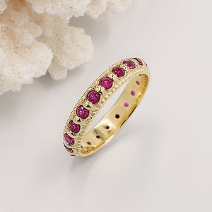 Elia Granat Rhodolite & Gold Stacking Eternity Ring Stapelbar Edelstein Unendlichkeit Januar Steinbock Geburtsstein Zierlich ethnische dünner Ehering