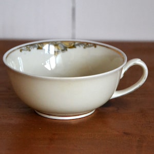 Zeh Scherzer porcelain teacup, decorated with gold