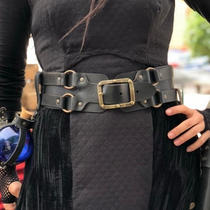 Customizable Leather belt for adventurers, multi-purpose item for LARP, medieval fair, cosplay, roges, fantasy, Witch, wizard, alchemist