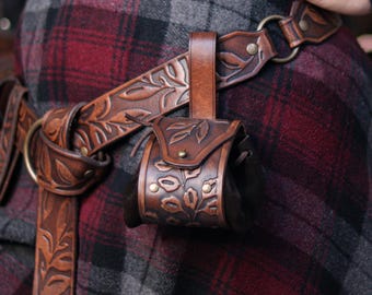 Leather Elven Belt Pouch Renaissance Faire Leaf Pouch LARP Coin Pouch Medieval Belt Bag Fantasy Cosplay Ranger Drawstring Leather Dice Bag