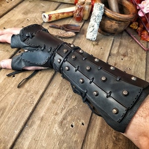 Samurai Leather bracers, larp or cosplay leather and metal pair of bracers for fantasy cosplay, accurate replica
