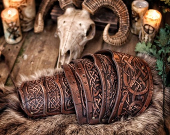 Viking fantasy leather shoulder pad Sedrik - Celtic LARP & viking cosplay, Nordic inspired armor with engravings knots, Handcrafted leather