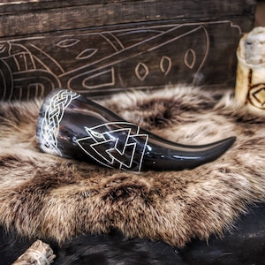 Viking Drinking Horn with Valknut Symbol and Decorative Design - Perfect for LARP, Festivals, and Decor. 250-500 ml capacity, 28-35cm long.