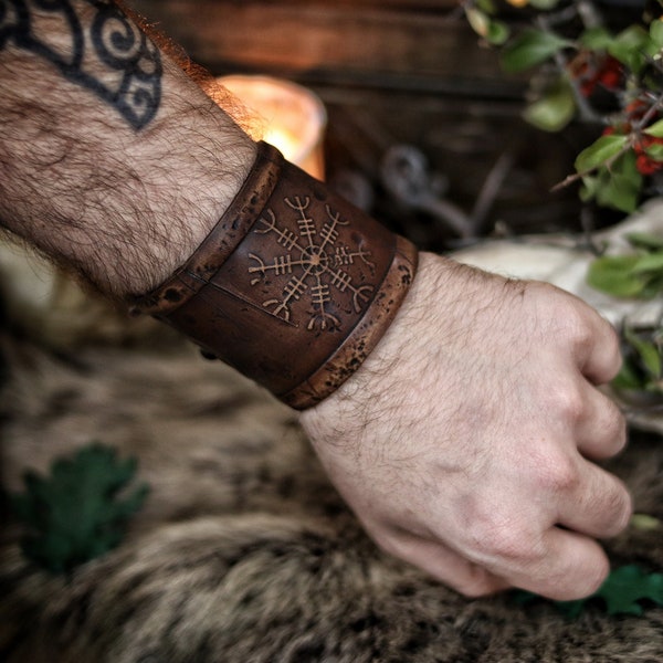 Aegishjalmur Leather Wristband, Galdrastafir Viking Cuff,  Ægishjálmr Icelandic rune Helm of Awe leather embossed bracelet, LARP, cosplay