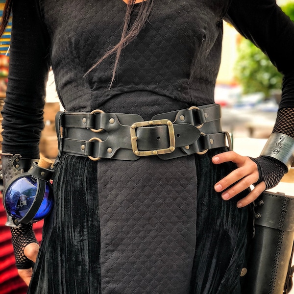 Ceinture en cuir d'aventurier, grandes tailles disponibles, article polyvalent essentiel pour les GN, cosplay médiéval, pirate, fantaisie, costume de guerrier